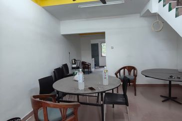 JB Kulai Bandar Putra Jalan Cengal Double Storey Low Medium cost