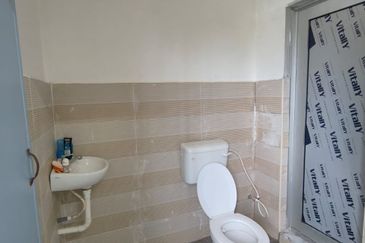 JB Kulai Bandar Putra Jalan Cengal Double Storey Low Medium cost