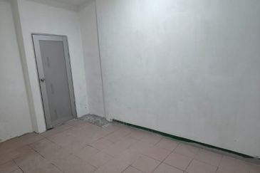 JB Kulai Bandar Putra Jalan Cengal Double Storey Low Medium cost