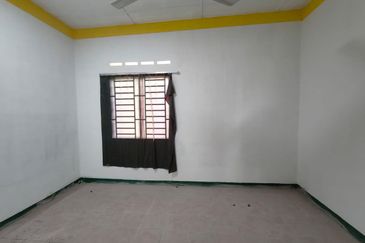 JB Kulai Bandar Putra Jalan Cengal Double Storey Low Medium cost