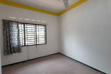 JB Kulai Bandar Putra Jalan Cengal Double Storey Low Medium cost