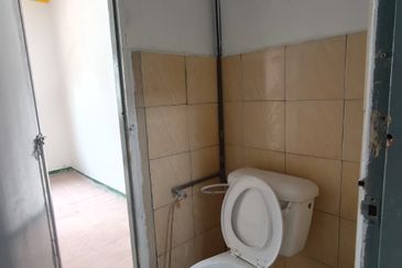 JB Kulai Bandar Putra Jalan Cengal Double Storey Low Medium cost