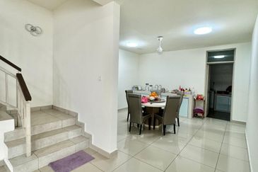 Kulai Bandar Putra IOI Gate B- Clover Jln Ceria - Double Storey Cluster house -Land 40 X 85 ( include 10 ft land )