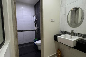 Kulai Bandar Putra IOI Gate B- Clover Jln Ceria - Double Storey Cluster house -Land 40 X 85 ( include 10 ft land )