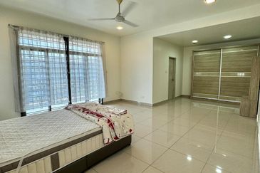 Kulai Bandar Putra IOI Gate B- Clover Jln Ceria - Double Storey Cluster house -Land 40 X 85 ( include 10 ft land )