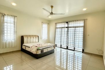 Kulai Bandar Putra IOI Gate B- Clover Jln Ceria - Double Storey Cluster house -Land 40 X 85 ( include 10 ft land )