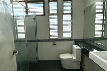 Kulai Bandar Putra IOI Gate B- Clover Jln Ceria - Double Storey Cluster house -Land 40 X 85 ( include 10 ft land )