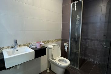 Kulai Bandar Putra IOI Gate B- Clover Jln Ceria - Double Storey Cluster house -Land 40 X 85 ( include 10 ft land )