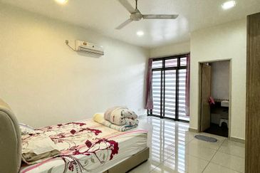 Kulai Bandar Putra IOI Gate B- Clover Jln Ceria - Double Storey Cluster house -Land 40 X 85 ( include 10 ft land )