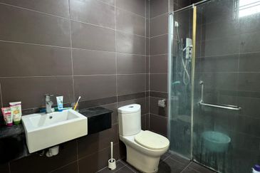 Kulai Bandar Putra IOI Gate B- Clover Jln Ceria - Double Storey Cluster house -Land 40 X 85 ( include 10 ft land )