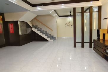 Kulai -Bandar Indahpura - Jalan Kemboja- Double Storey Terrace House Unblock View