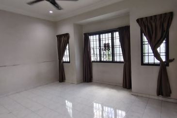 Kulai -Bandar Indahpura - Jalan Kemboja- Double Storey Terrace House Unblock View