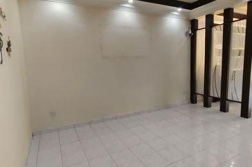 Kulai -Bandar Indahpura - Jalan Kemboja- Double Storey Terrace House Unblock View