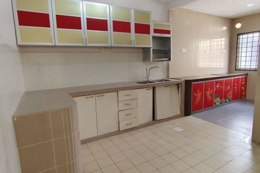 Kulai -Bandar Indahpura - Jalan Kemboja- Double Storey Terrace House Unblock View