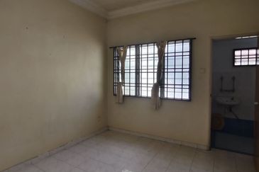 Kulai -Bandar Indahpura - Jalan Kemboja- Double Storey Terrace House Unblock View