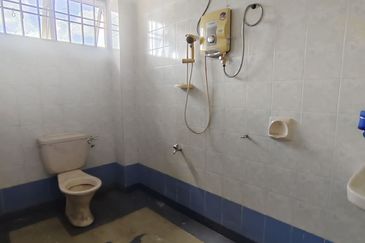 Kulai -Bandar Indahpura - Jalan Kemboja- Double Storey Terrace House Unblock View