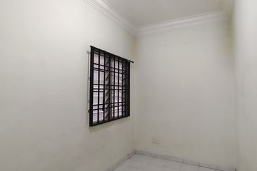 Kulai -Bandar Indahpura - Jalan Kemboja- Double Storey Terrace House Unblock View