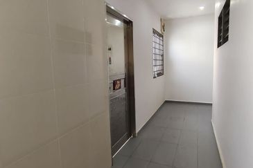 Kulai -Bandar Indahpura - Jalan Kemboja- Double Storey Terrace House Unblock View