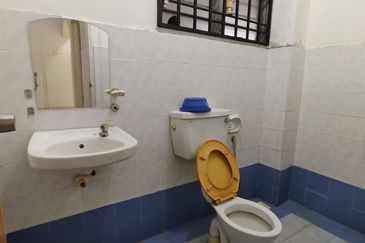 Kulai -Bandar Indahpura - Jalan Kemboja- Double Storey Terrace House Unblock View