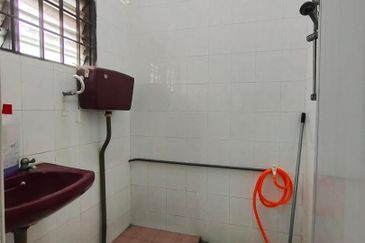 Kulai -Taman Kota Kulai- Jalan Saga- Double Storey House - ⁠Unblock view