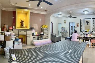 Kulai -Taman Kota Kulai- Jalan Saga- Double Storey House - ⁠Unblock view