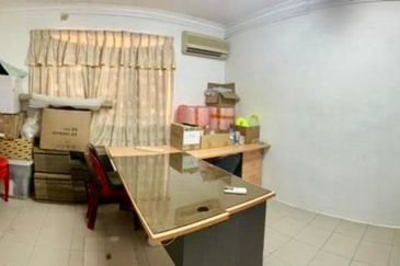 Kulai -Taman Kota Kulai- Jalan Saga- Double Storey House - ⁠Unblock view