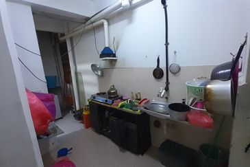 Kulai Taman Putri -Jalan Sri Putri 8/2-  Lavender park shoplot Apartment