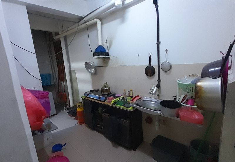 Kulai Taman Putri -Jalan Sri Putri 8/2-  Lavender park shoplot Apartment