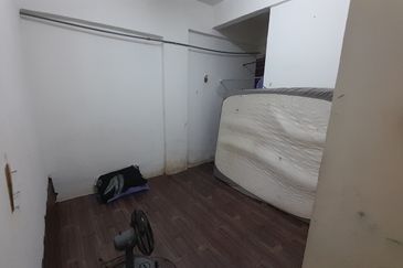 Kulai Taman Putri -Jalan Sri Putri 8/2-  Lavender park shoplot Apartment