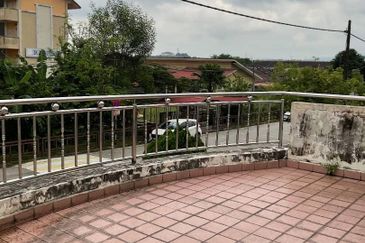 Skudai Taman University -Jalan Kebudayaan 28  - Double Storey End Lot