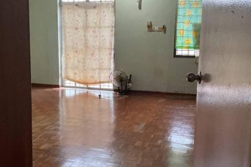 Skudai Taman University -Jalan Kebudayaan 28  - Double Storey End Lot