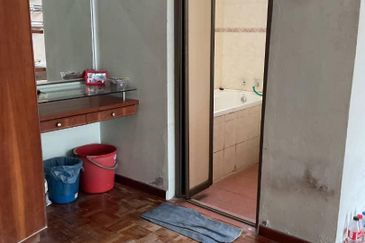 Skudai Taman University -Jalan Kebudayaan 28  - Double Storey End Lot