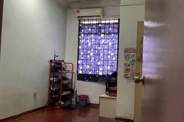 Skudai Taman University -Jalan Kebudayaan 28  - Double Storey End Lot