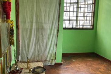 Skudai Taman University -Jalan Kebudayaan 28  - Double Storey End Lot