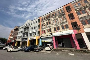 Kulai Bandar Indahpura- Jalan Kenanga 29/x 4 Storey shoplot