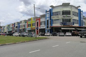 Kulai -bandar putra -Jln Enggang 19 -double storey shoplot 2unit