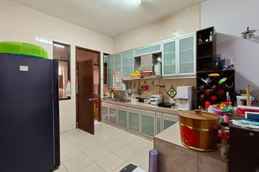 Kulai Bandar Putra -Jalan Camar- 3 Storey Terrace House Unblock Unit