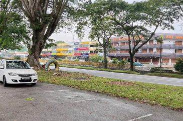 Kulai Taman Pertama -Jalan Pelanduk - 3 Storey Shop house