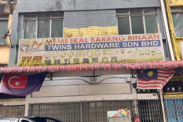 Kulai Taman Pertama -Jalan Pelanduk - 3 Storey Shop house