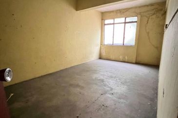 Kulai Taman Pertama -Jalan Pelanduk - 3 Storey Shop house