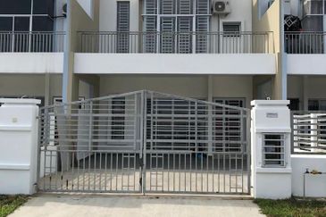 Kulai Bandar Putra -Jalan Camar Alpinia Double Storey House