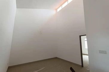 Kulai Bandar Putra -Jalan Camar Alpinia Double Storey House