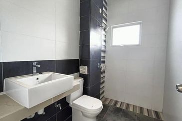 Kulai Bandar Putra -Jalan Camar Alpinia Double Storey House