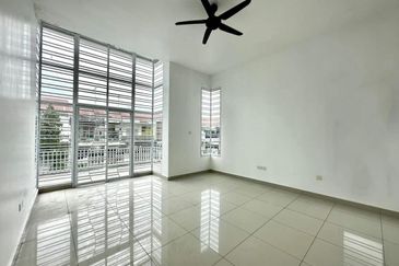 Kulai Bandar Putra -Jalan Camar Alpinia Double Storey House