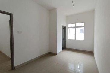 Kulai Bandar Putra -Jalan Camar Alpinia Double Storey House