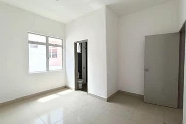 Kulai Bandar Putra -Jalan Camar Alpinia Double Storey House