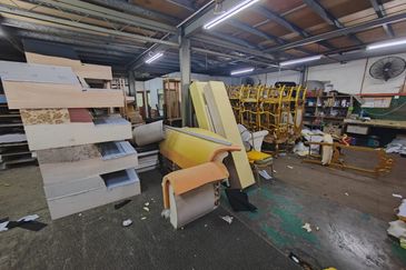 JB Ulu Tiram- Desa Cemerlang  Jalan Canggih -1.5 Storey Terrace Factory