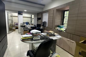 JB Ulu Tiram- Desa Cemerlang  Jalan Canggih -1.5 Storey Terrace Factory