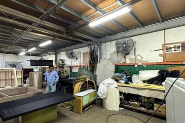 JB Ulu Tiram- Desa Cemerlang  Jalan Canggih -1.5 Storey Terrace Factory