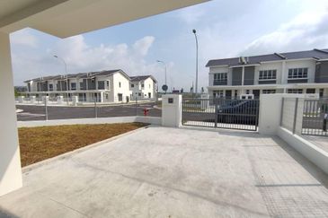 Gelang Patah Tropicana -(Beside Setia Eco Garden & Pulai Mutiara  Brand New  2 storey Terrance house  Corner 